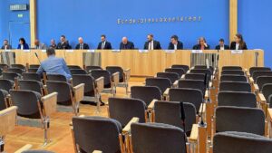 Regierung sieht langen Weg zur Vertrauensgewinnung