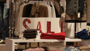 Umweltminister mahnt zu mehr Qualitätsbewusstsein bei Kleidung