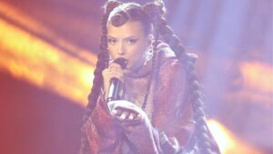 Nina Chuba auf Platz eins der Album-Charts