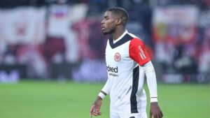 Eintracht Frankfurt verleiht Nkounkou nach Turin