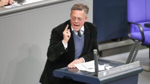 Grüne und Linke kritisieren Dobrindts Pläne für Drohnenabwehr