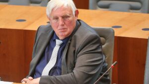 Laumann setzt weiter auf Rauchverbot in Autos