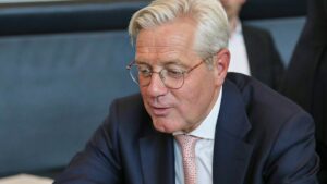 Röttgen will schnelles Beschaffungsprogramm für Abwehr-Drohnen