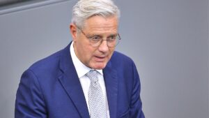 Röttgen drängt auf Anschaffung von Abwehrdrohnen