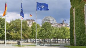 Klingbeil erwartet "Klartext" von Nato gegenüber Russland