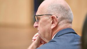 Woidke will mehr Repression gegen Rechtsextreme