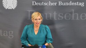 Kommission: Klöckner mahnt "selbstkritische" Corona-Aufarbeitung an