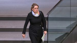 Häusliche Gewalt: Hubig will elektronische Fußfessel einführen