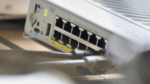 Bei fast jedem Zweiten fällt Internet einmal im Jahr komplett aus