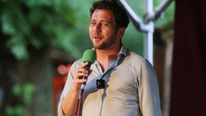 Grünen-Chef Banaszak unterstützt Stahl-Plan der SPD