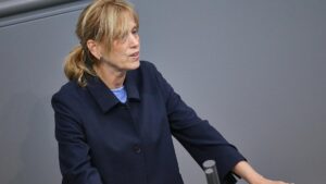 Prien drängt auf härtere Gesetze gegen Antisemitismus