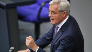 Röttgen drängt auf Reduzierung von Abhängigkeiten von China