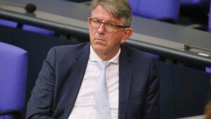 Staatsminister Weimer unter Druck – Schützenhilfe von Nouripour