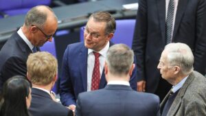 Infratest: Union in der Sonntagsfrage wieder knapp vor AfD