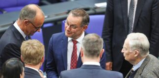 Infratest: Union in der Sonntagsfrage wieder knapp vor AfD