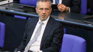 Regierung drängt Industrie zu Investitionen in KI in Deutschland