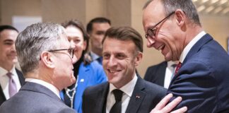 Merz plaudert mit Starmer und Macron beim Abendessen