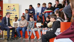 Merz sagt Vorlesen wegen Ukraine kurzfristig ab – Frei übernimmt