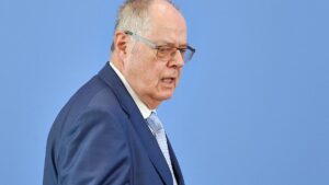 Peer Steinbrück fordert umfassende Reform des Sozialstaats