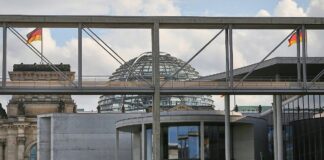 Vertrauen in den Staat sinkt weiter