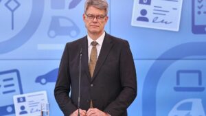 Verkehrsminister glaubt nicht an niedrigere Ticketpreise