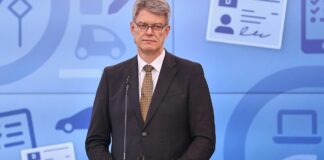 Verkehrsminister glaubt nicht an niedrigere Ticketpreise