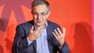 Navid Kermani wünscht sich mehr Begeisterung in der Politik