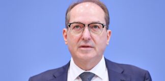 Dobrindt sieht sinkende Asylzahlen als Erfolg der neuen Regierung