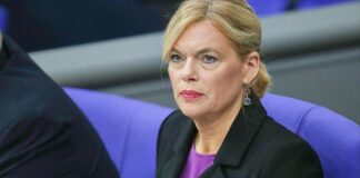 Klöckner sieht sich nicht als "Supernanny" des Bundestags