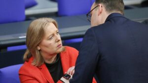 Krisenbewältigung: Spahn mahnt zu mehr Einheit im neuen Jahr