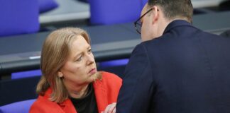 Krisenbewältigung: Spahn mahnt zu mehr Einheit im neuen Jahr