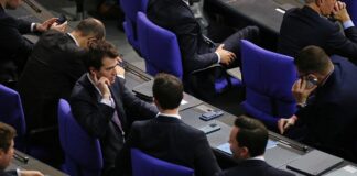 Nach Renten-Beschluss Rufe nach tiefgreifenden Reformen