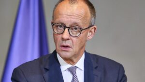 Merz begrüßt Abkehr von Verbrenner-Ausstieg