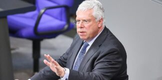 Hardt rechtfertigt Zurückhaltung zu Trump mit Ukraine-Gesprächen