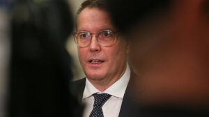 Schweitzer verlangt Steuersenkungen "so schnell wie möglich"