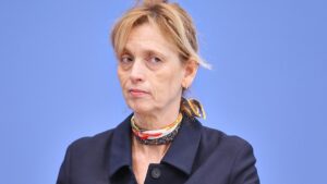 Prien will Überprüfung von Demokratieförderprojekten ausweiten