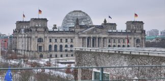 Ältestenrat prüft Kosten von Bundestagsneubau