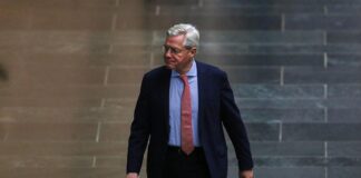 Röttgen begrüßt Trumps Strafzölle gegen Handelspartner des Iran