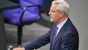 Röttgen fordert mehr Unterstützung für iranische Opposition