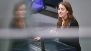 Neue Aufgabe für Ex-Grünen-Chefin: Lang geht in Petitionsausschuss