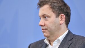 Klingbeil will mit Frankreich über Nuklearwaffen sprechen