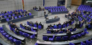 CSU-Landesgruppenchef zweifelt an Parität im Wahlrecht