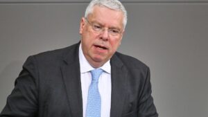 Hardt: Russland nutzt Ukraine-Verhandlungen für Zeitgewinn