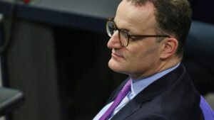 Spahn will "wieder über nukleare Teilhabe reden"