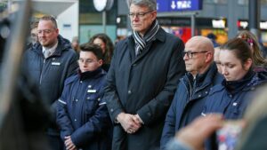 Schweigeminute: Schnieder will für mehr Sicherheit in Zügen sorgen