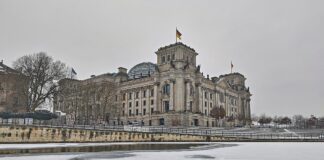 Gericht: Bundestag darf Abgeordnetenmitarbeitern Ausweis verweigern