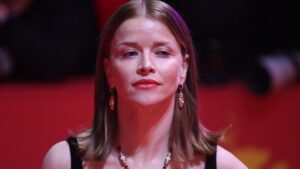 Karoline Schuch blickt besorgt auf Landtagswahlen im Osten