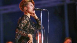 Fünf Frauen besetzen Top-5 der Single-Charts